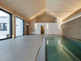 beheizter Indoor-Pool