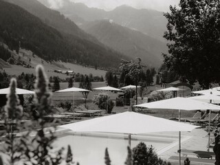 Aussenpool mit Bergblick 3 Gehminuten vom Hotel