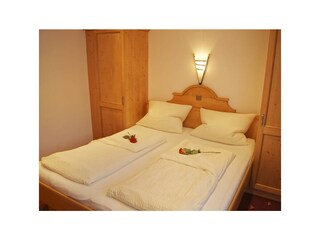 Bergfrieden-Schlafzimmer-1-Bett