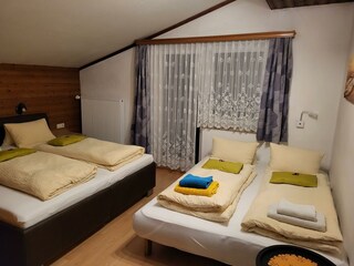 Schlafzimmer mit Ausziehcouch