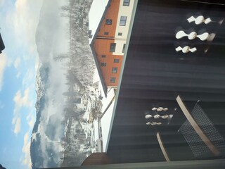 Schlafzimmer mit 3 Betten und Bad (8)