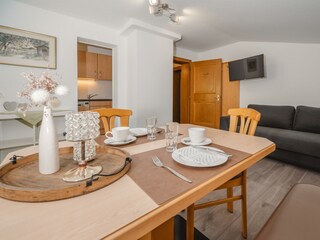 appartement-edelweiss2-Essraum1-Ausziehcouch-2pers