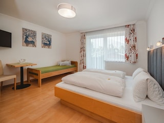 appartement-grafenberg1-schlafzimmer1-doppelbett-u