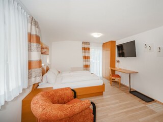 appartement-grafenberg1-schlafzimmer3-doppelbett-u