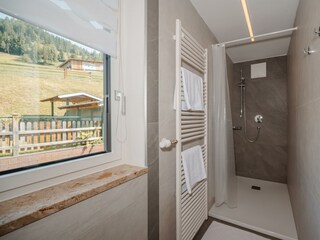 appartement-garfenberg1-bad2-dusche-neu-groß-wcext