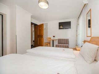 appartement-edelweiss1-schlafzimmer2-doppelbett-ex