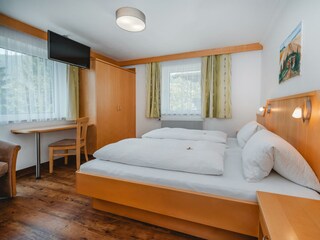 appartement-edelweiss1-schlafzimmer1-doppelbett-ex