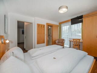 appartement-grafenberg2-schlafzimmer1-doppelbett-e
