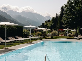 Aussenpool mit Bergblick 3 Gehminuten vom Hotel