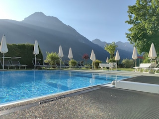 Aussenpool mit Bergblick 3 Gehminuten vom Hotel