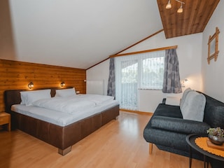 apartment-edelweiss1-schlafen-ortsblick-wagrain