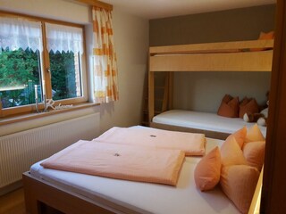 Schlafzimmer mit zusätzl. Stockbett