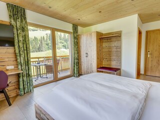Zimmer 2 mit Balkon