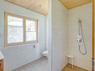 Badezimmer Zimmer 2 mit Fenster