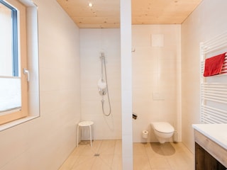 Badezimmer Zimmer 3 mit Fenster