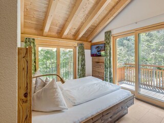 Schlafzimmer mit Balkonzugang