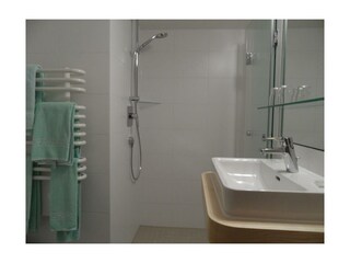 jedes Schlafzimmer mit eigenem Bad