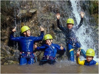 Kindercanyoning in direkter Nachbarschaft