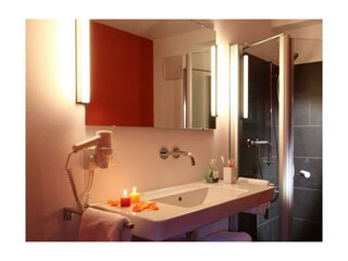 Bad mit WC und Dusche Wohnung "Hochalp"