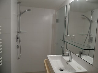 App Bergrösle: 6 Schlafzimmer 6x DU/WC -praktisch