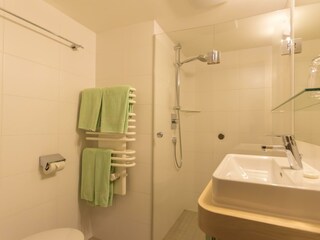 alle Schlafzimmer mit eigenem Bad