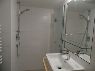 App Bergrösle: 6 Schlafzimmer 6x DU/WC -praktisch