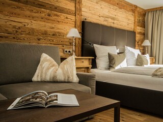 stilvoll eingerichtetes Schlafzimmer