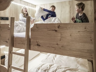 Das XL-Einbaubett ist so breit wie ein Doppelbett!