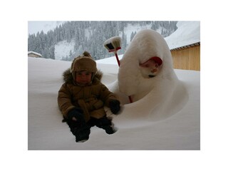 Anna Maria mit verwehtem Schneemann