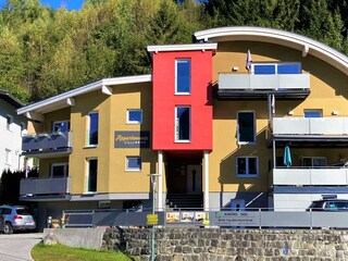 Außenansicht im Sommer