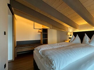 Gemütliches Schlafzimmer unter Dach