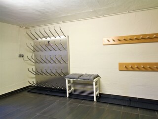 Schuhheizung, Schi und Fahrradabstellraum