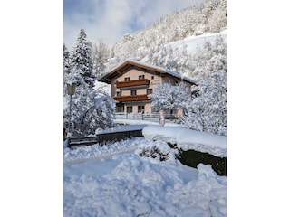 PXL_20231203_102846736.LONG_EXPOSURE