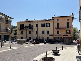 La piazza di Albisano