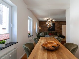 Wohn-/Essbereich mit offener Küche