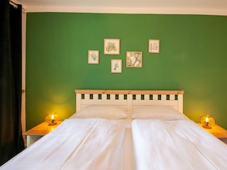 Schlafzimmer 1