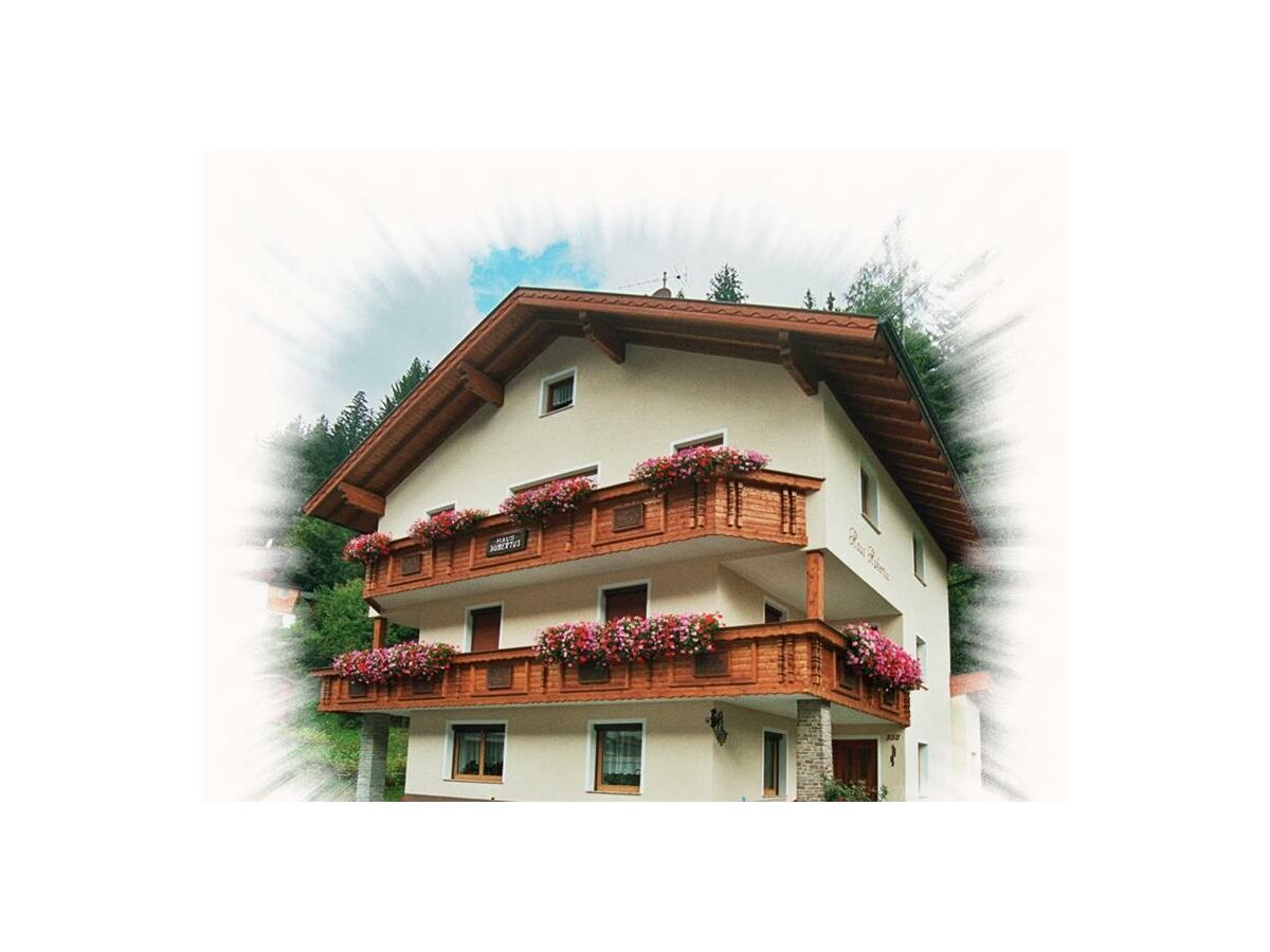 Haus Hubertus umrahmt