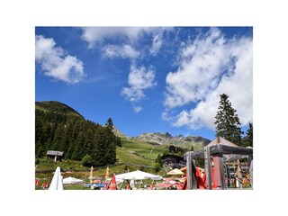 Dias Spielplatz Blick in richtung Alpenmuseum