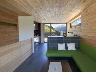 Bild 03_0506-Wohnzimmer W03 Frontal