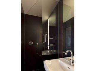 Bild 16_0506-Badezimmer_2048