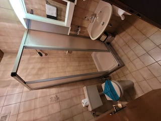 Bad Zimmer 2
