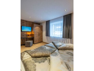 Zimmer 1 mit Dusche/WC