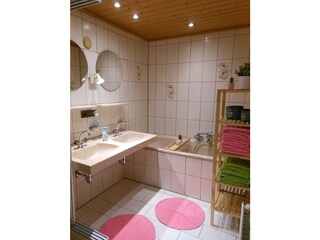 Badezimmer 1 -  EG