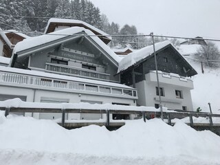 9B651319-0B51-4700-9A8B-60228CB2074E