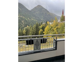 E8B4F51E-F872-4AF0-8E4E-66A0CA042A11