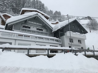 9B651319-0B51-4700-9A8B-60228CB2074E