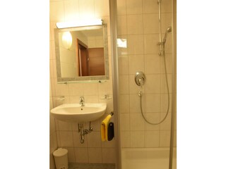 Dusche OG neben Zi4