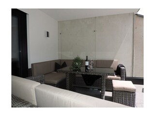 Terrasse mit Loungegarnitur