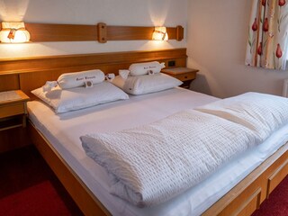 Schlafzimmer TOP 1
