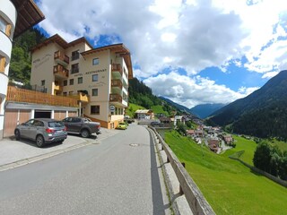 Unser Hotel liegt direkt an der Skipiste